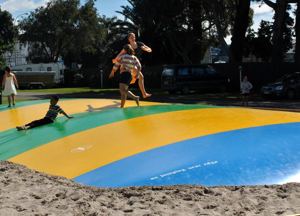 Waikanae Beach Top 10 Holiday Park Gisborne Exterior foto