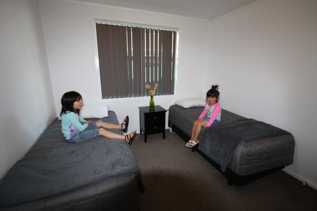 Waikanae Beach Top 10 Holiday Park Gisborne Habitación foto